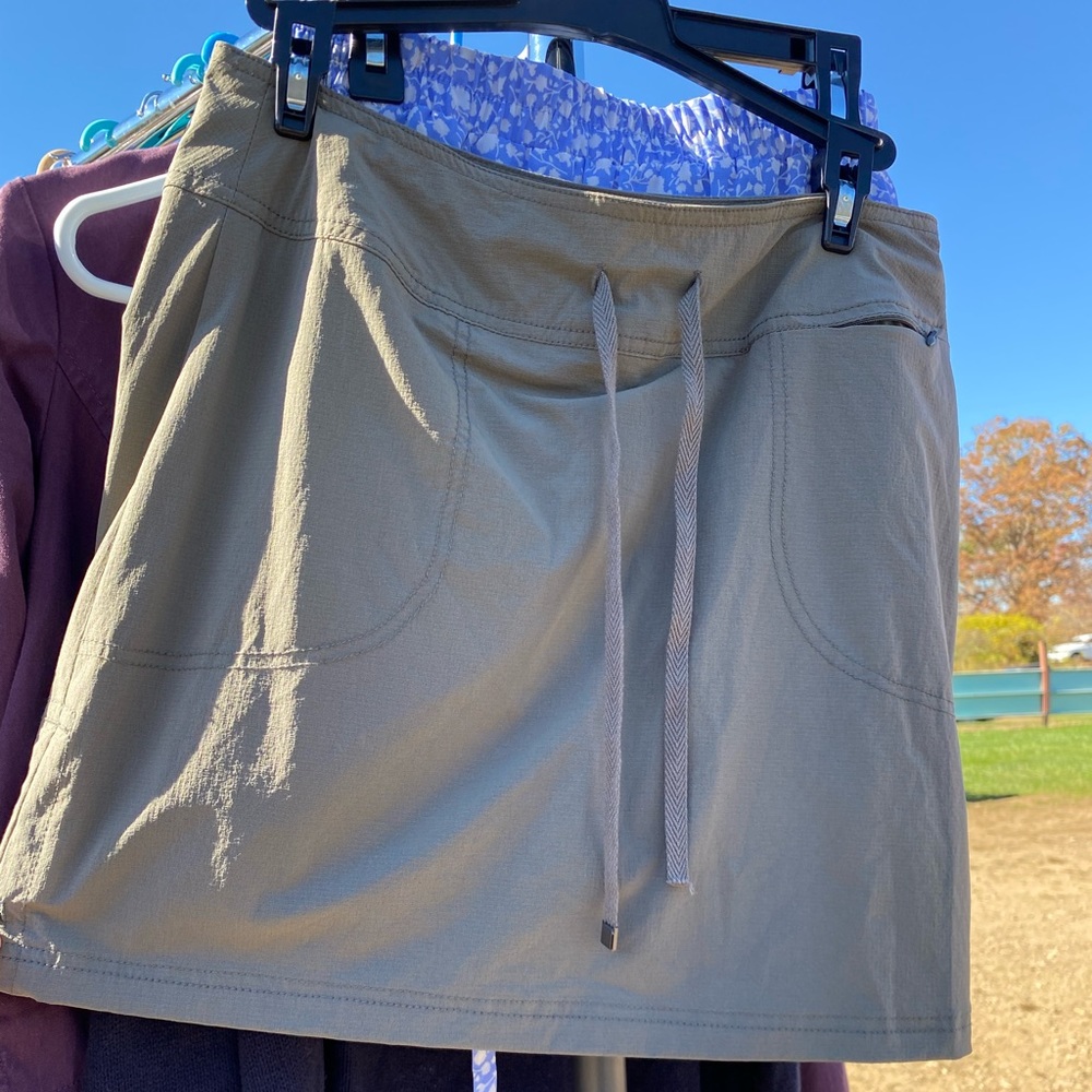 Adjustable sport skirt